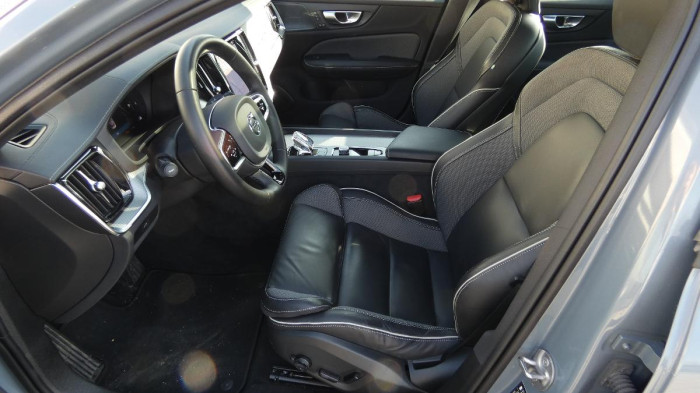 Volvo S60 B5 AWD Ultimate Dark na operativní leasing