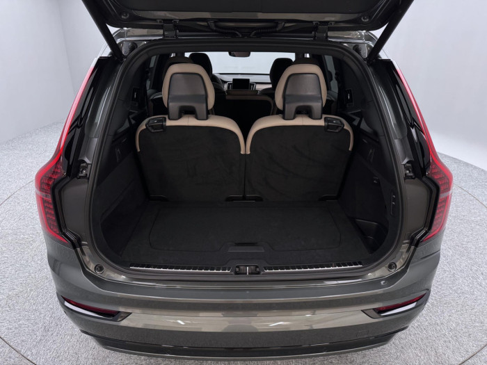 Volvo XC90 T8 AWD Plug-in DARK PLUS 7m na operativní leasing