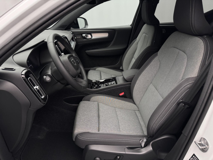 Volvo XC40 B3 AUT DARK PLUS na operativní leasing