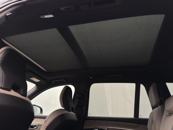 Volvo XC90 T8 AWD Plug-in DARK PLUS 7m na operativní leasing