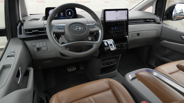 Hyundai Staria 2.2 CRDi Luxury 4x4 Auto na operativní leasing