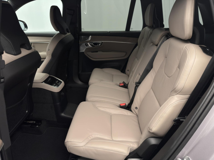 Volvo XC90 T8 AWD Plug-in DARK PLUS 7m na operativní leasing