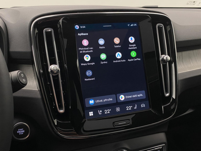 Volvo XC40 B4 AUT DARK PLUS na operativní leasing