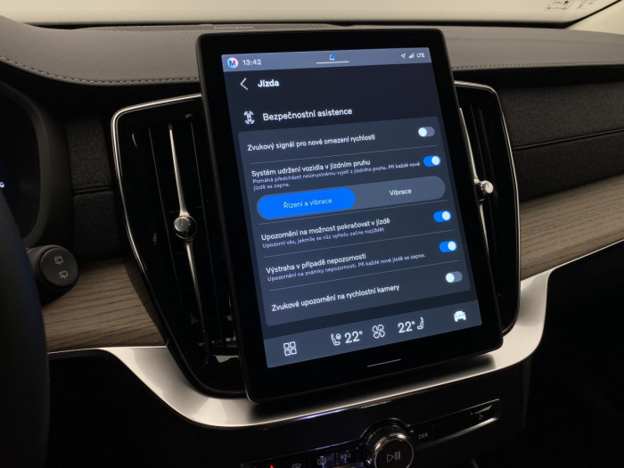 Volvo XC90 T8 AWD RECHARGE BRIGHT PLUS 7m na operativní leasing