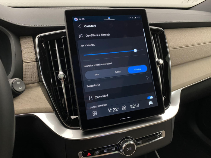 Volvo XC90 T8 AWD Plug-in BRIGHT PLUS 7m na operativní leasing