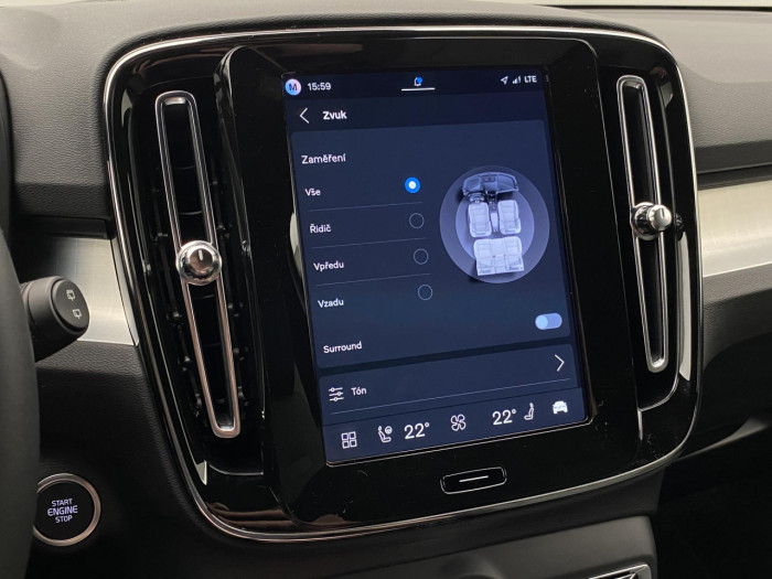 Volvo XC40 B4 AUT DARK PLUS na operativní leasing
