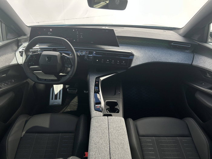 Peugeot 5008 GT e-DCS6 Hybrid / 107kW na operativní leasing