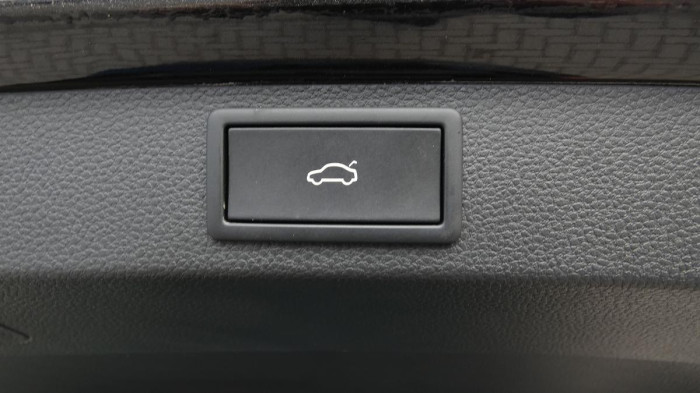 Škoda Karoq 2.0 TDI Ambition DSG na operativní leasing