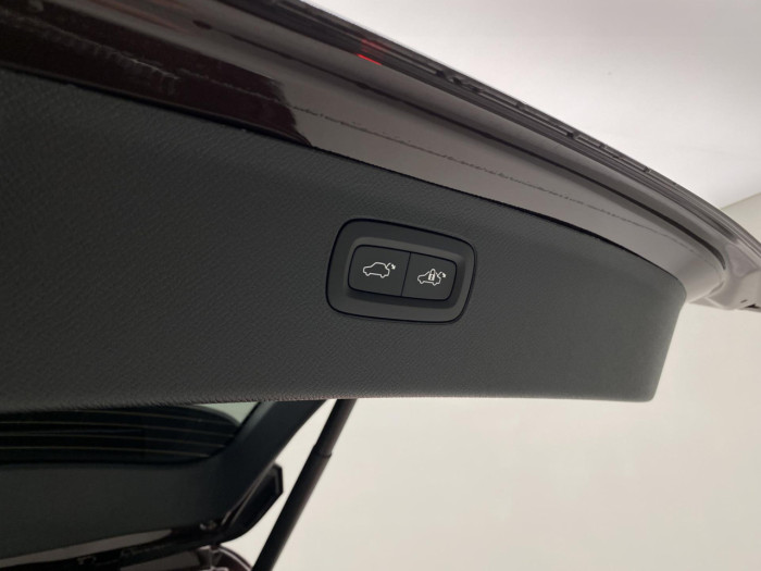 Volvo XC90 B5 AWD AUT CORE 7míst na operativní leasing