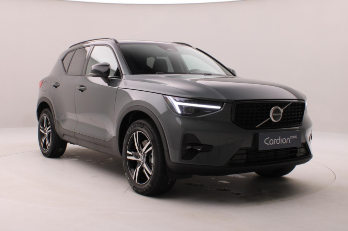 Volvo XC40 B4 AUT DARK PLUS na operativní leasing