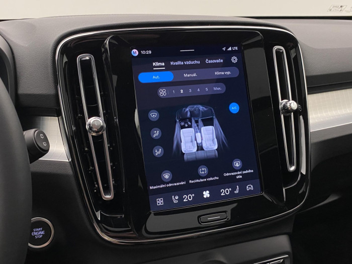 Volvo XC40 B3 AUT DARK PLUS na operativní leasing