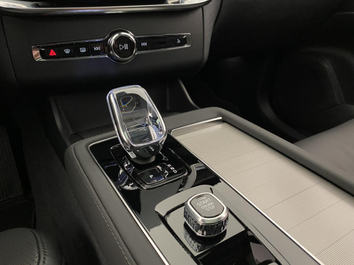 Volvo XC90 B5 AWD BLACK EDITION PLUS 7 na operativní leasing