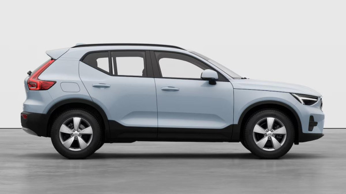 Volvo XC40 B3 AUT ESSENTIAL na operativní leasing