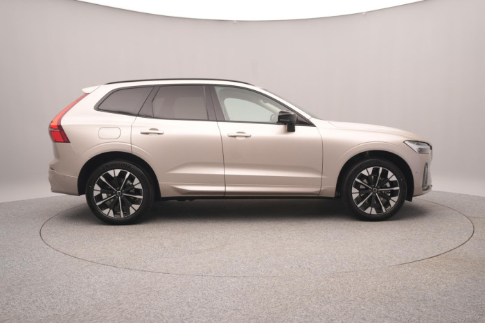 Volvo XC60 B5 AWD AUT DARK ULTRA na operativní leasing
