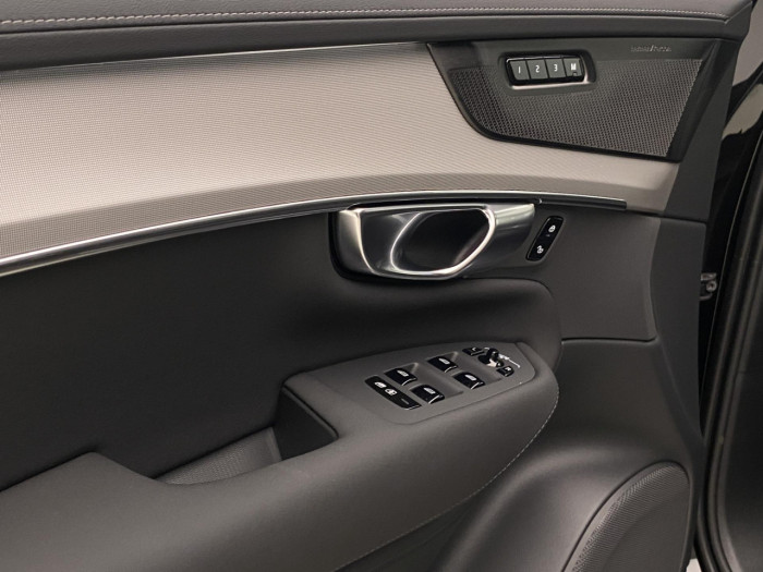 Volvo XC90 B5 AWD AUT BLACK EDITION PLUS na operativní leasing