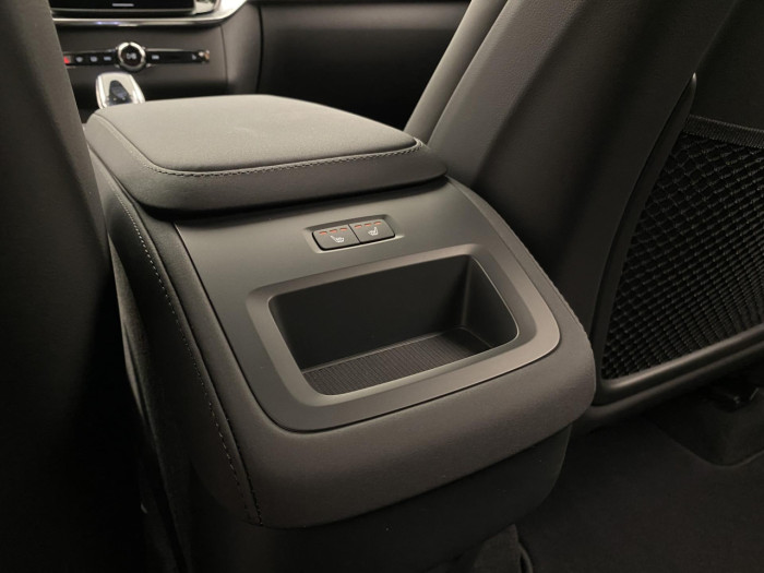 Volvo XC90 B5 AWD AUT BLACK EDITION PLUS na operativní leasing