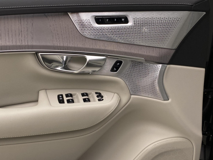 Volvo XC90 T8 AWD Plug-in BRIGHT PLUS 7m na operativní leasing