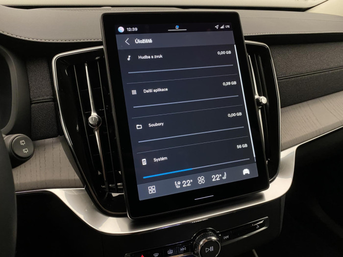 Volvo XC90 T8 AWD RECHARGE DARK PLUS 7m na operativní leasing