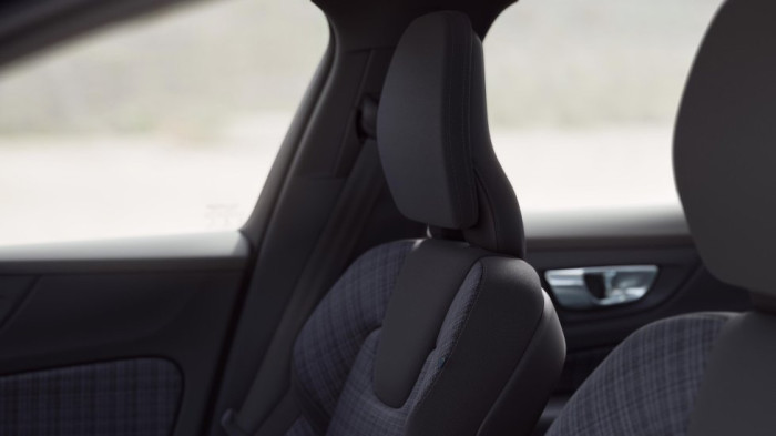 Volvo V60 ESSENTIAL, T6 AWD, 186+107 kW / 253+145 HP na operativní leasing