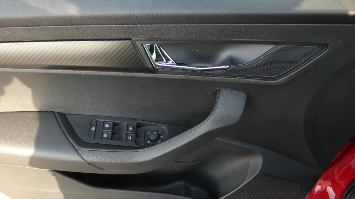 Škoda Karoq 1,5 TSI Sportline DSG na operativní leasing