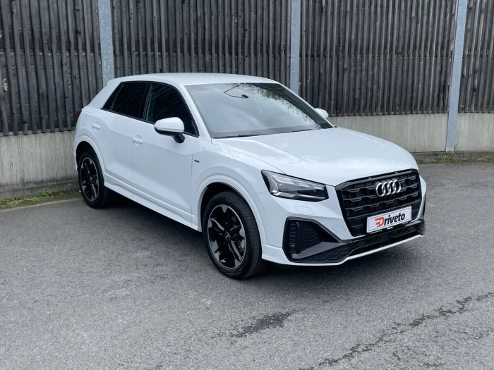Audi Q2 S line 1.5 TFSI 110 kW Benzín Automatická převodovka na operativní leasing