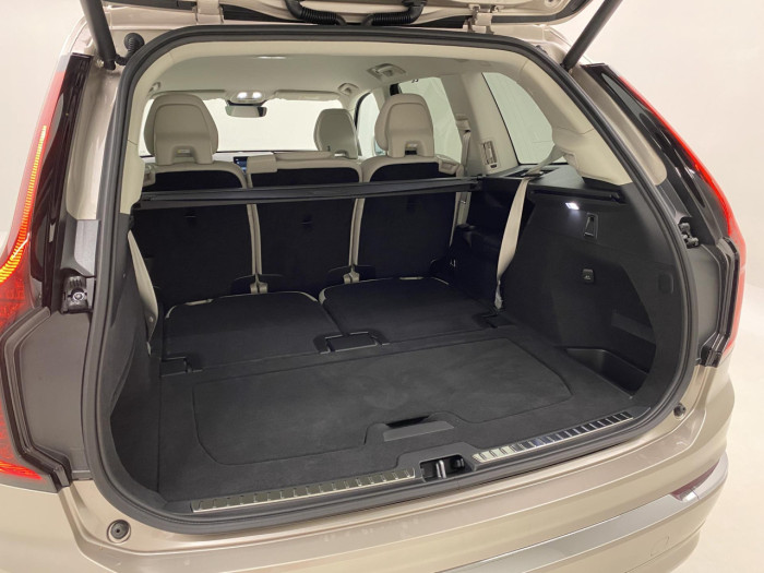 Volvo XC90 T8 AWD Plug-in BRIGHT PLUS 7m na operativní leasing