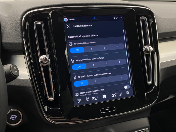 Volvo XC40 B4 AUT DARK PLUS na operativní leasing