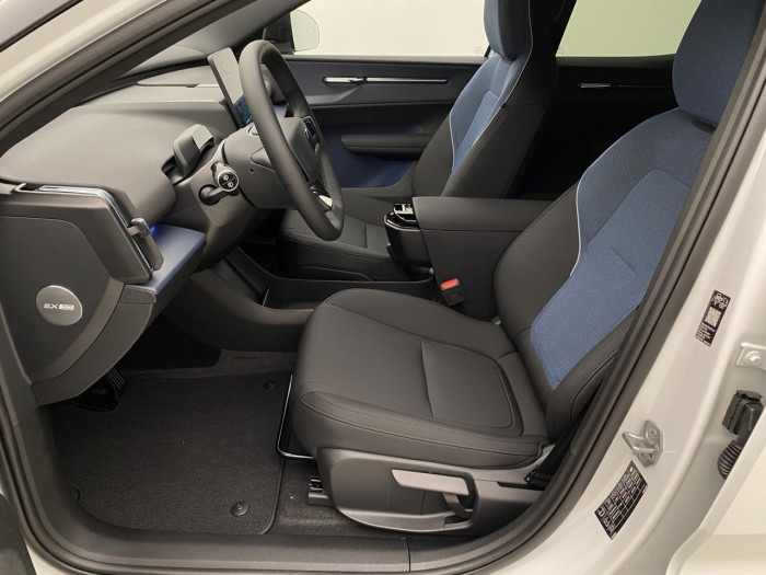Volvo EX30 CROSS COUNTRY P5 LONG R. PLUS na operativní leasing