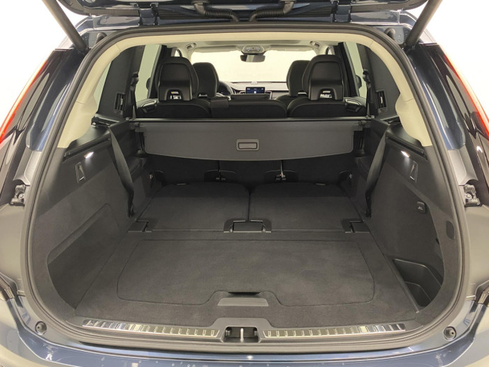 Volvo XC90 T8 AWD Plug-in DARK PLUS 7m na operativní leasing