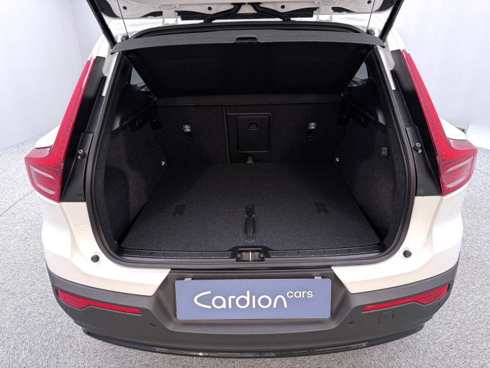 Volvo XC40 B3 AUT DARK PLUS na operativní leasing