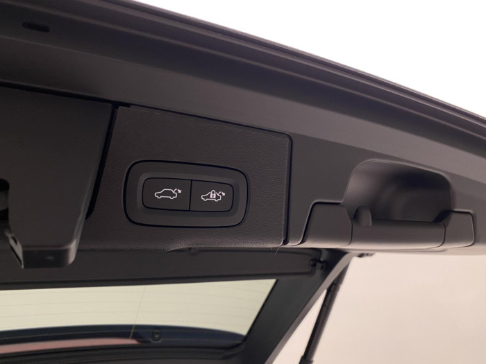 Volvo XC60 B5 AWD AUT ULTRA BLACK EDITION 2.0 Edition na operativní leasing