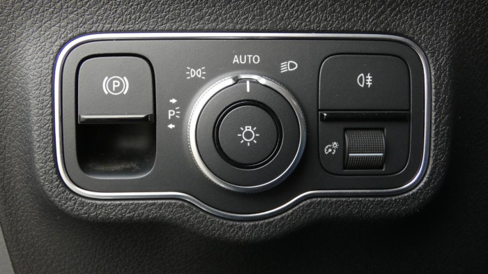 Mercedes-Benz GLB 35 4MATIC AMG na operativní leasing