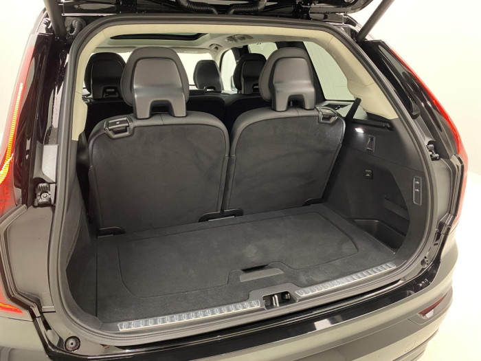 Volvo XC90 T8 AWD Plug-in DARK ULTRA na operativní leasing