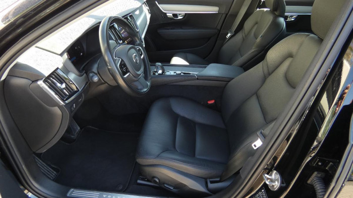 Volvo V90 B4 mHEV AWD aut. Momentum Pro na operativní leasing