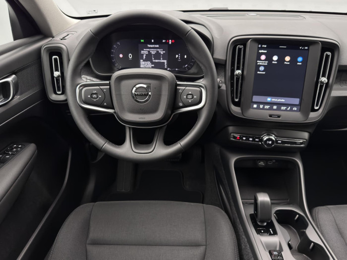 Volvo XC40 B3 AUT ESSENTIAL na operativní leasing