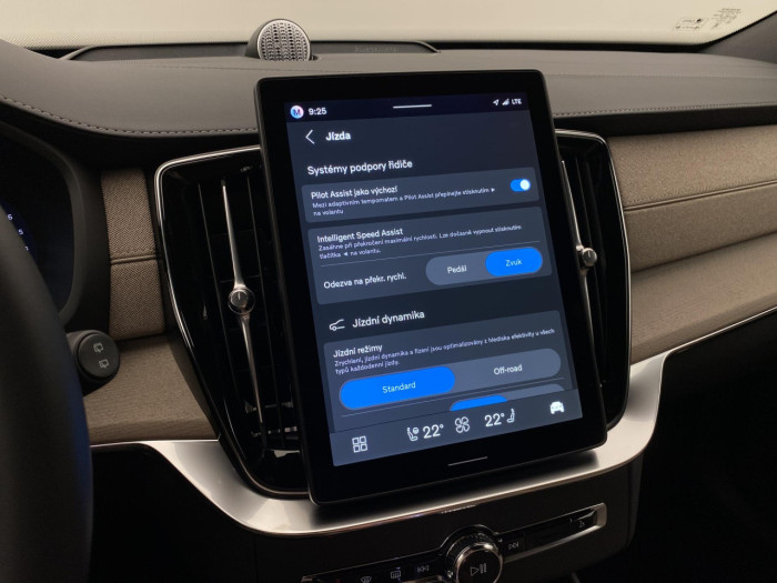 Volvo XC90 B5 AWD AUT DARK PLUS 7míst na operativní leasing