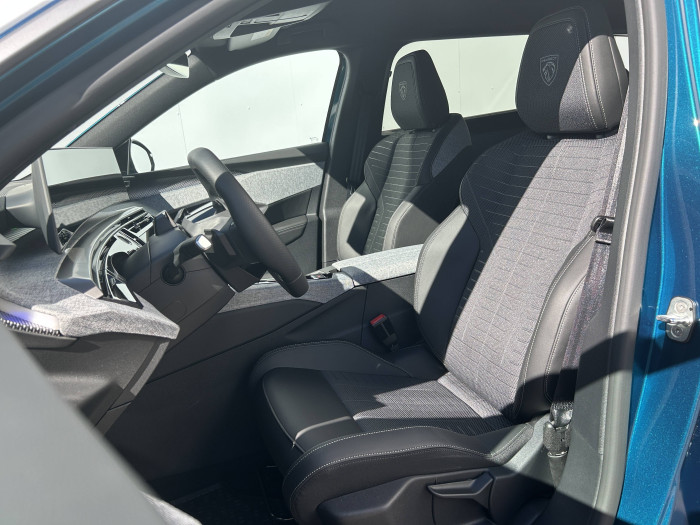 Peugeot 5008 GT e-DCS6 Hybrid / 107kW na operativní leasing