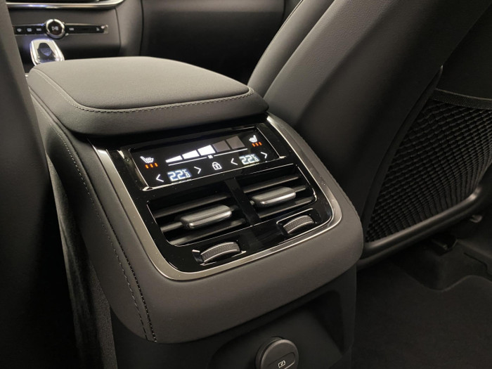 Volvo XC90 T8 AWD RECHARGE BRIGHT PLUS 7m na operativní leasing