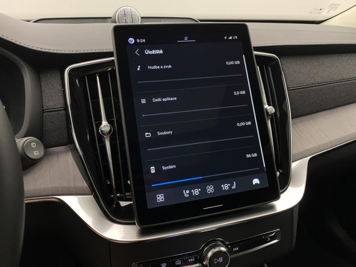 Volvo XC90 T8 AWD Plug-in DARK ULTRA na operativní leasing