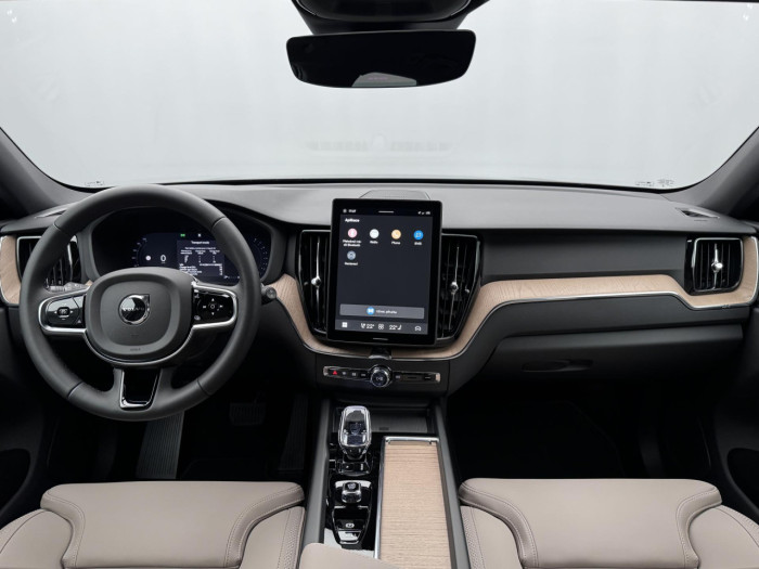 Volvo XC60 B5 AWD AUT DARK PLUS na operativní leasing