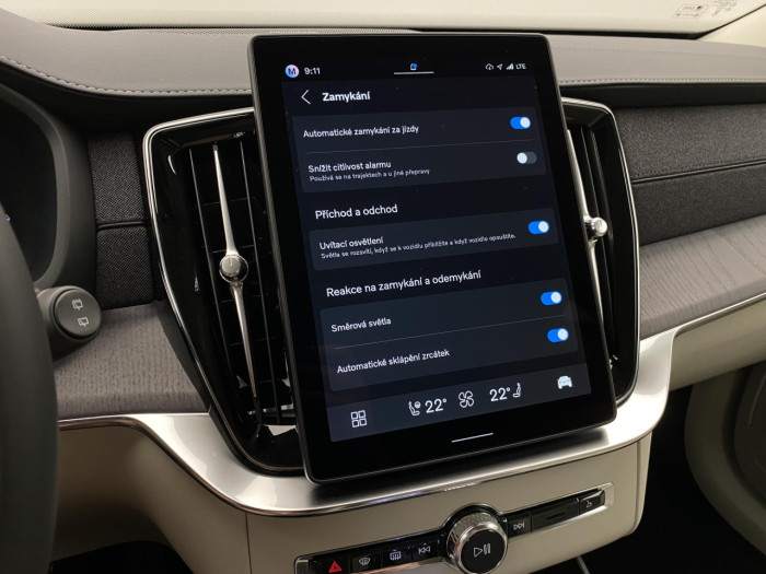 Volvo XC90 T8 AWD Plug-in BRIGHT PLUS 7m na operativní leasing