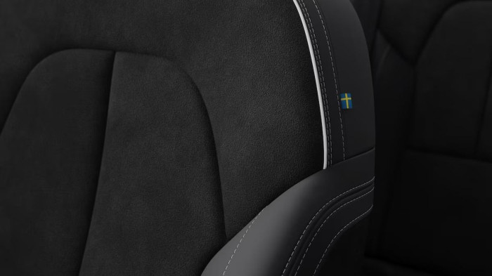 Volvo XC40 B3 AUT PLUS BLACK EDITION na operativní leasing