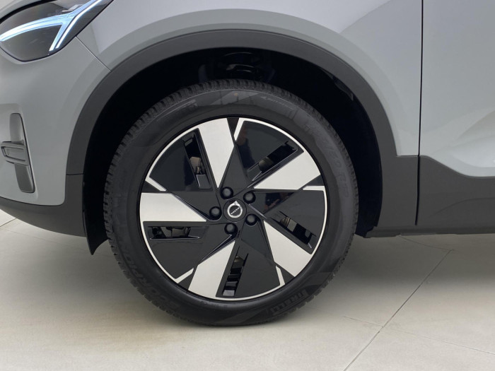 Volvo EX40 SINGLE MOTOR ELETRIC PLUS na operativní leasing