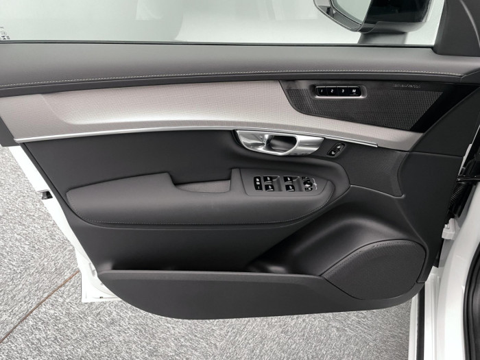 Volvo XC90 B5 AWD AUT BLACK EDITION PLUS na operativní leasing