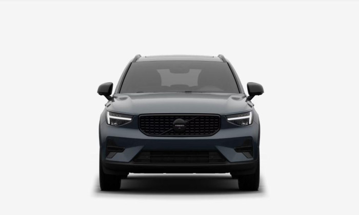 Volvo XC40 B3 AUT PLUS BLACK EDITION na operativní leasing