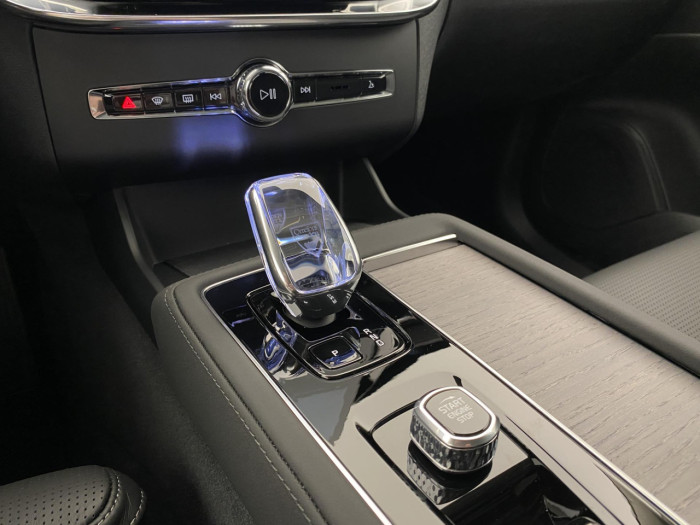 Volvo XC90 T8 AWD RECHARGE DARK PLUS 7m na operativní leasing
