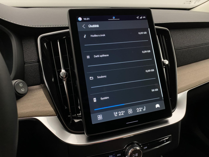 Volvo XC90 T8 AWD RECHARGE BRIGHT PLUS 7m na operativní leasing