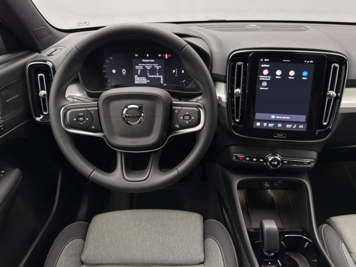 Volvo XC40 B3 AUT DARK PLUS na operativní leasing
