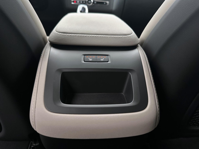 Volvo XC90 B5 AWD AUT DARK PLUS 7míst na operativní leasing