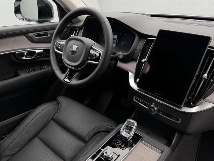 Volvo XC90 T8 AWD Plug-in ULTRA DARK 7m na operativní leasing
